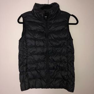 Uniqlo black vest